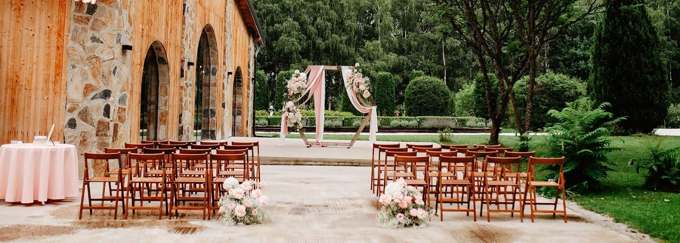 svatební obřad ve stodola borohrádek, slavobrána hexagon nazdobená